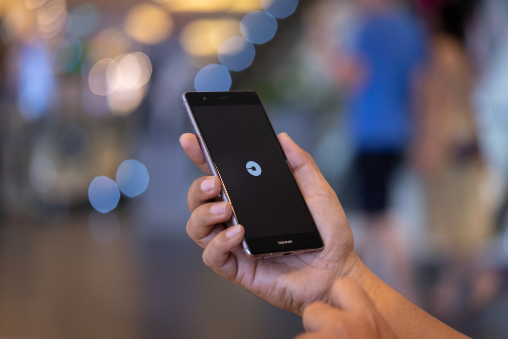 Man using the Uber app on his smartphone.